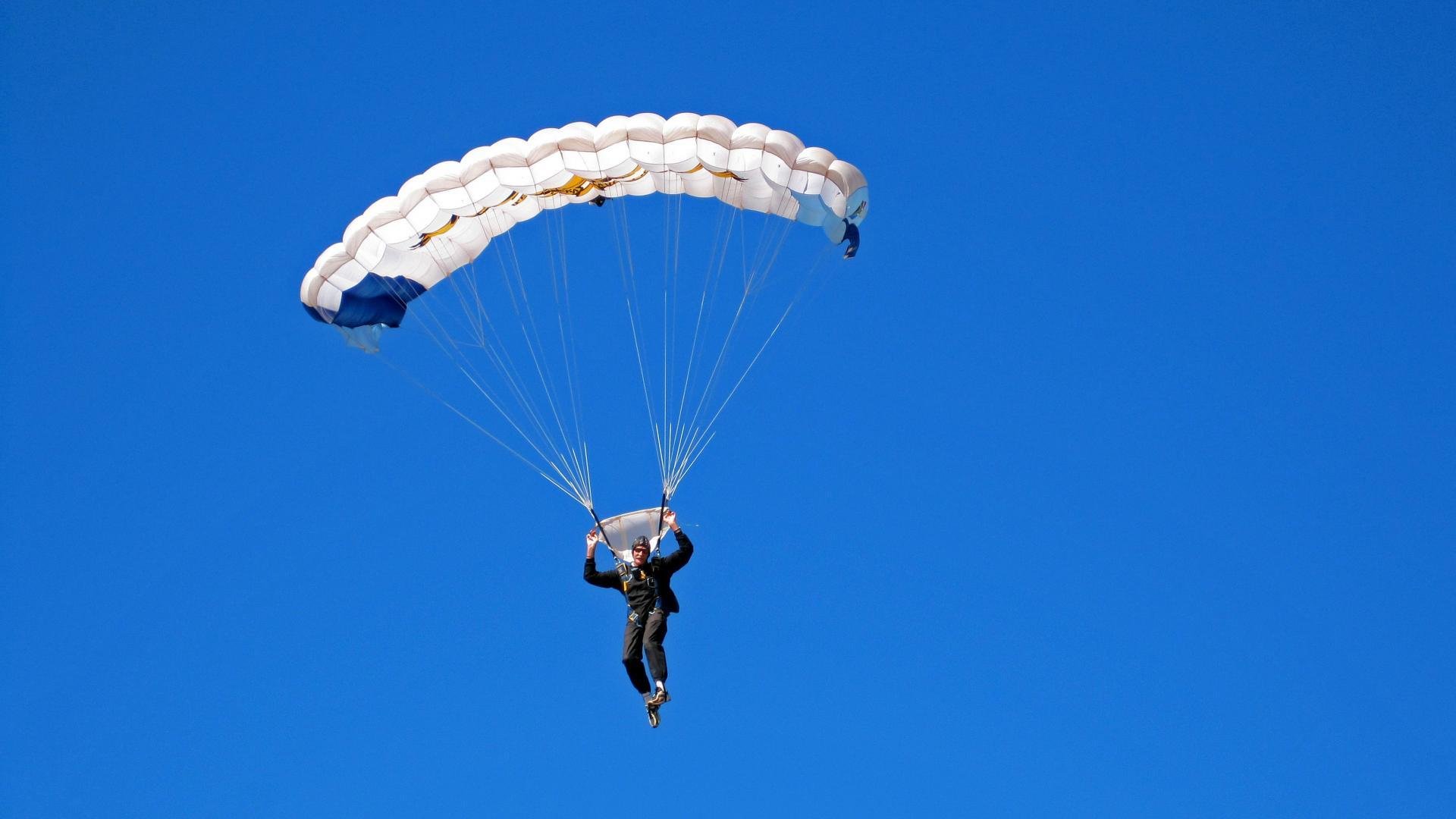 “逆境中的勇士，用汗水和拼搏追梦赛季最精彩一战”，逆境挑战